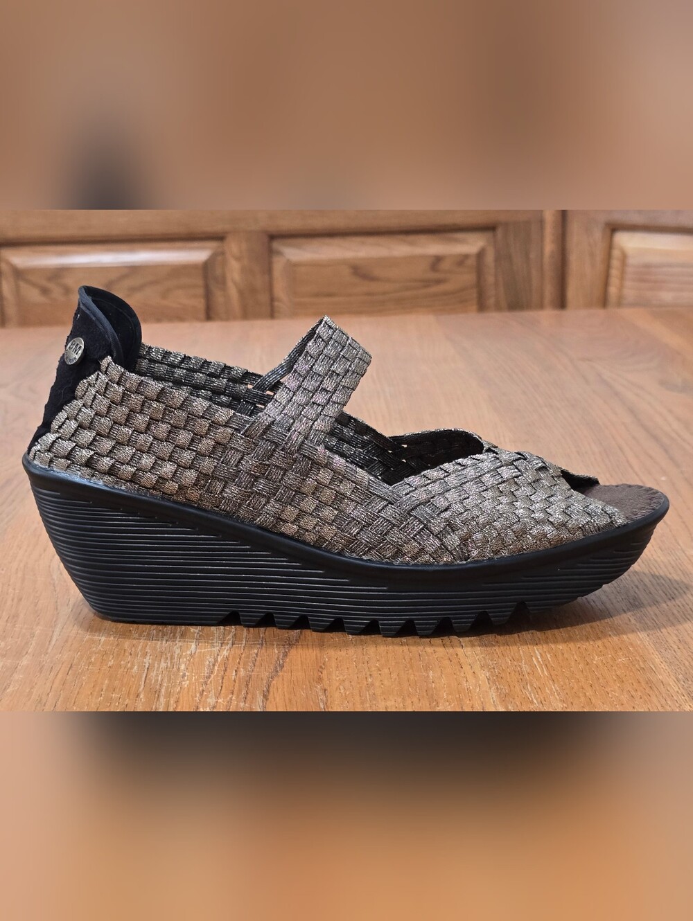 NWOT Bernie Mev Woven Metallic Platform Wedges-Size 9.5/10